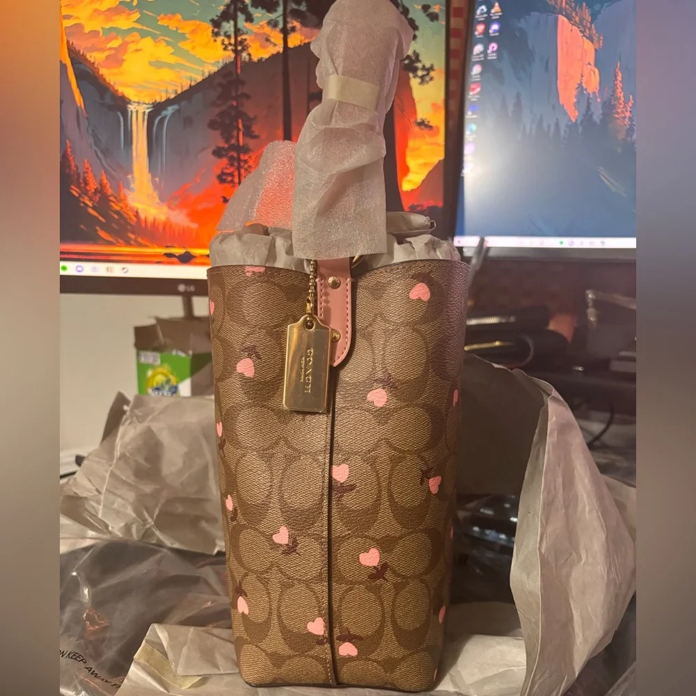 Coach Brown and Pink Crossbody Bag with Modern Elegance - Picture 3 of 4